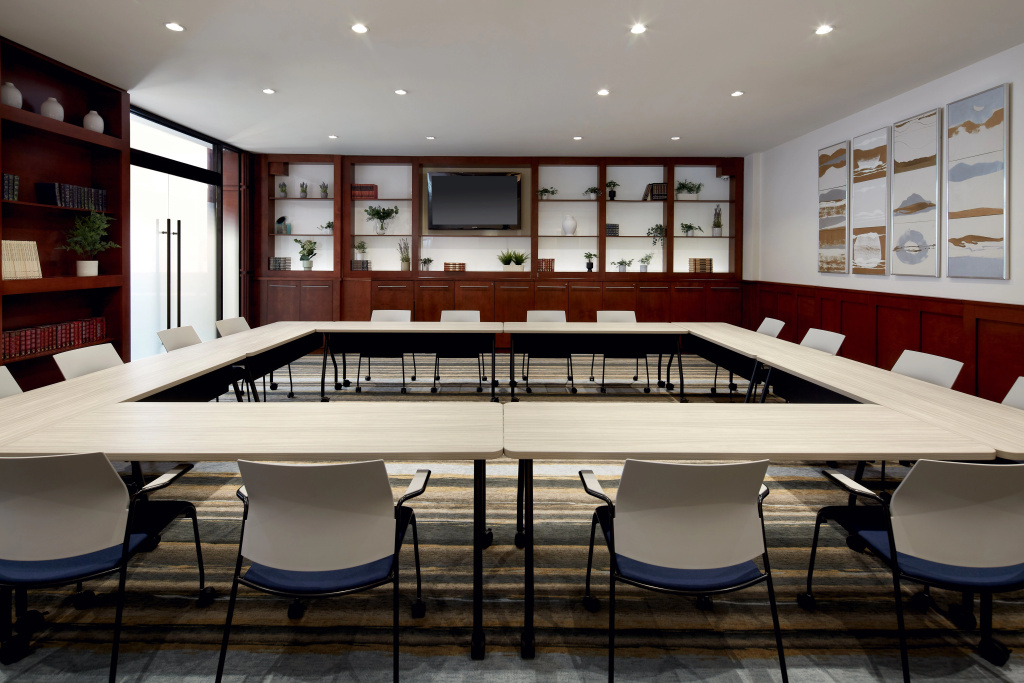 Holiday Inn & Suites Montreal Airport by IHG