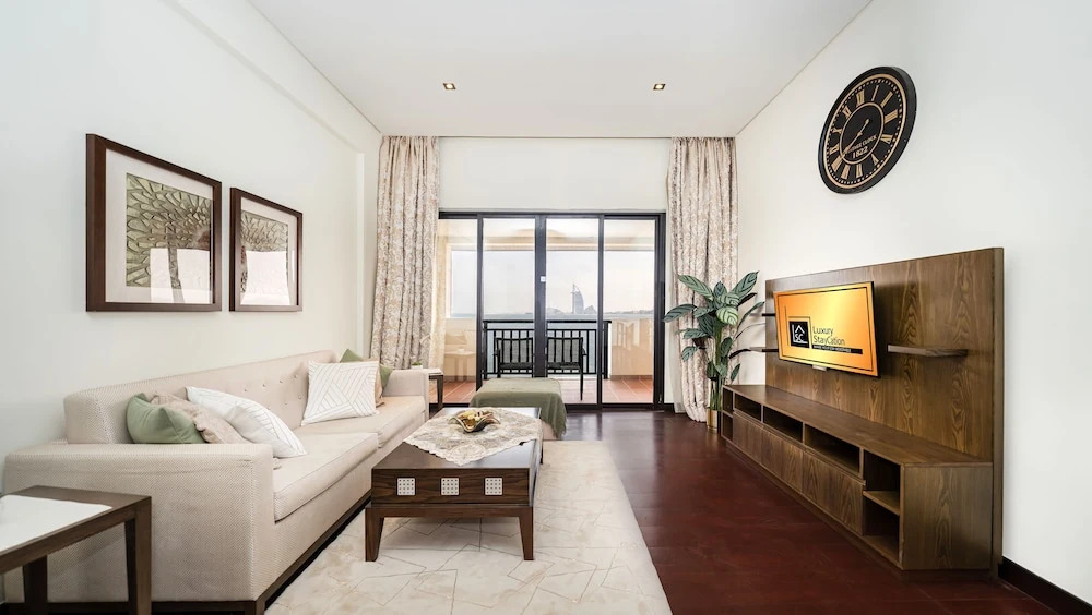 Luxury StayCation - Exquisite 1BR with Stunning Views on Palm Jumeirah