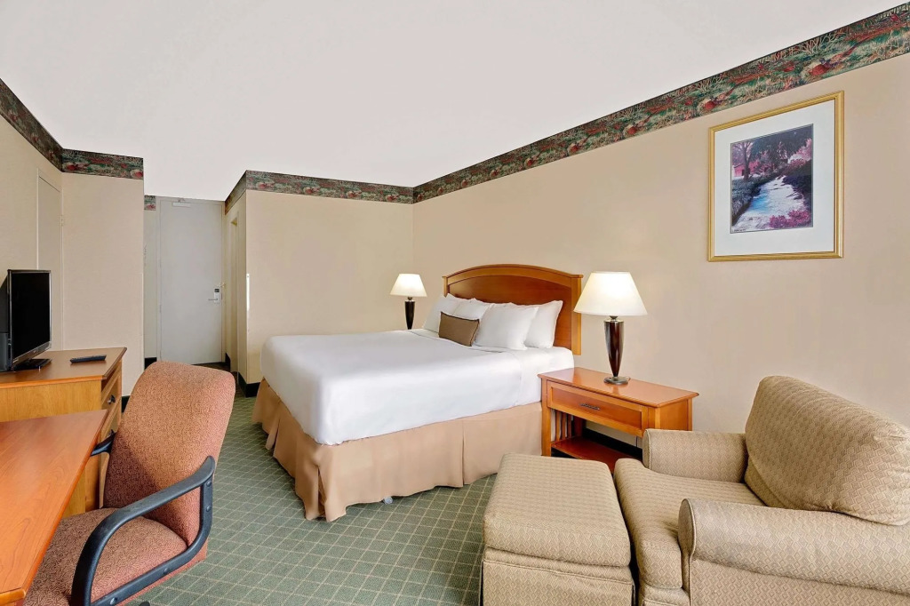 Ramada Hotel & Conference Center by Wyndham Mitchell