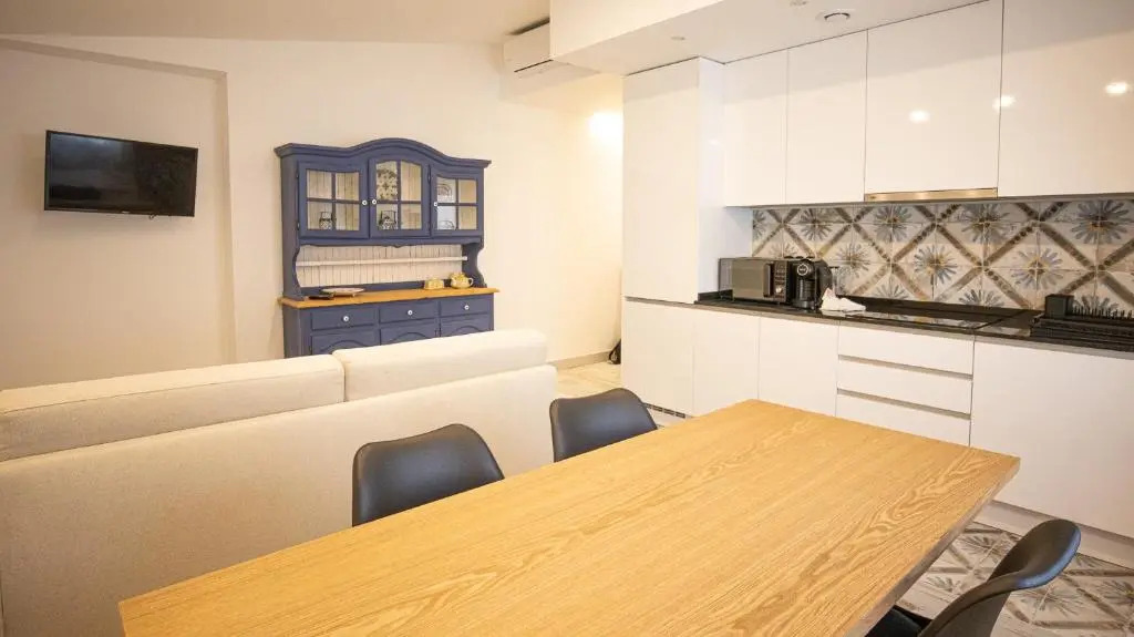 Apartamentos Beco dos Quartinhos - FREE WIFI - NETFLIX - BY BEDZY