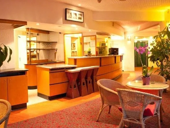 Egg Hotel Gonesse