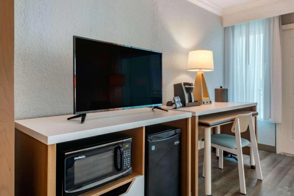 Dolphin Sands Clearwater Beach, an Ascend Collection Hotel
