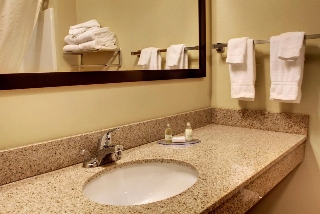 Cobblestone Inn & Suites - Bottineau