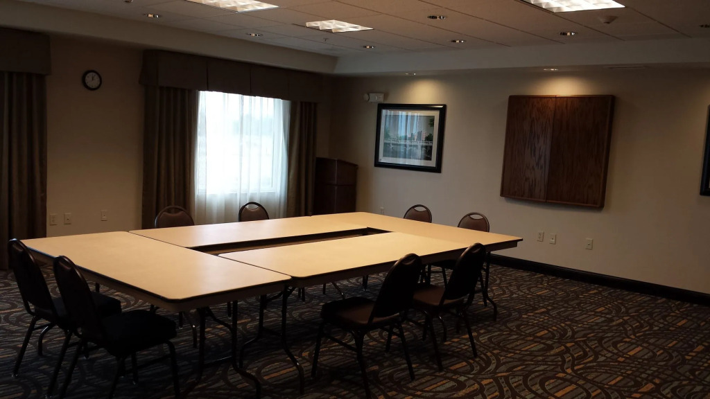 Holiday Inn Express & Suites Nevada by IHG