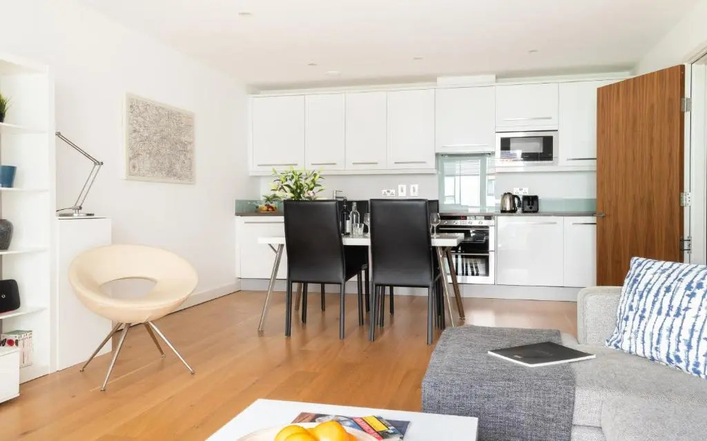 Luxury 3 Bed Next Victoria Station