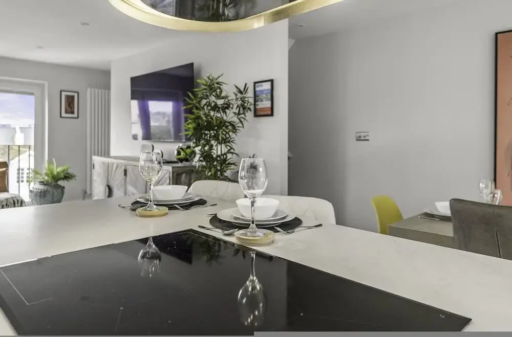 Sunset Townhouse With Free Parking
