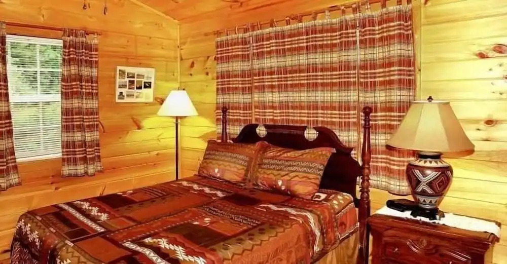 Country - 2 Bedrooms, 1 Baths, Sleeps 6 Cabin by RedAwning