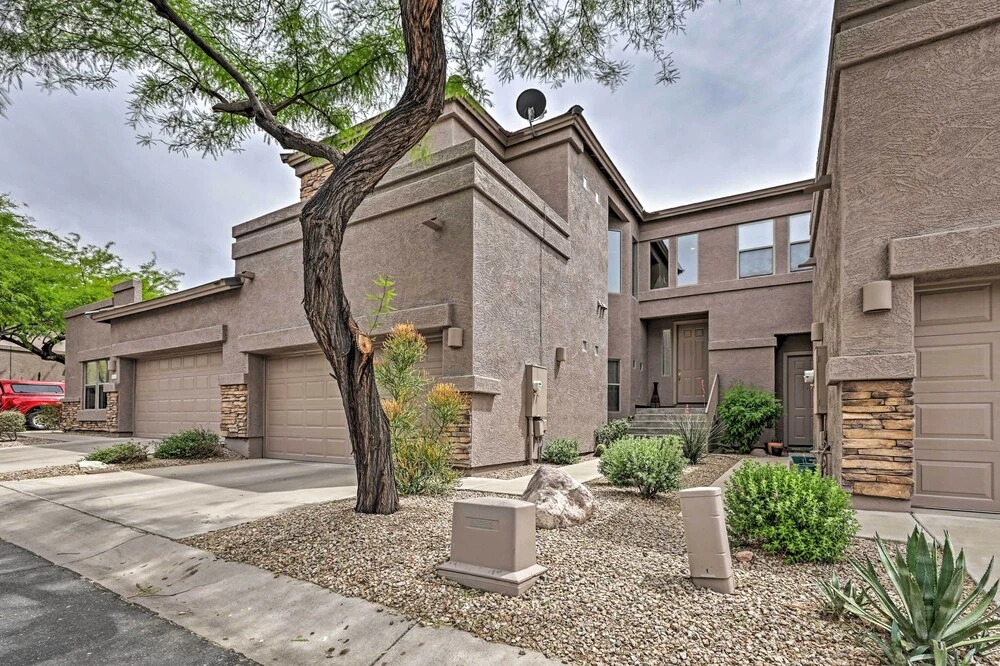 Golf Course View & Pool Access: Gold Canyon Gem
