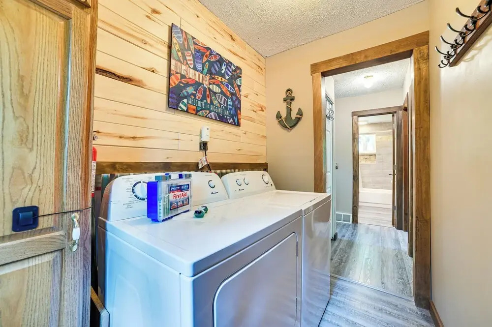 Family Roscommon Home - 3 Mi to Higgins Lake