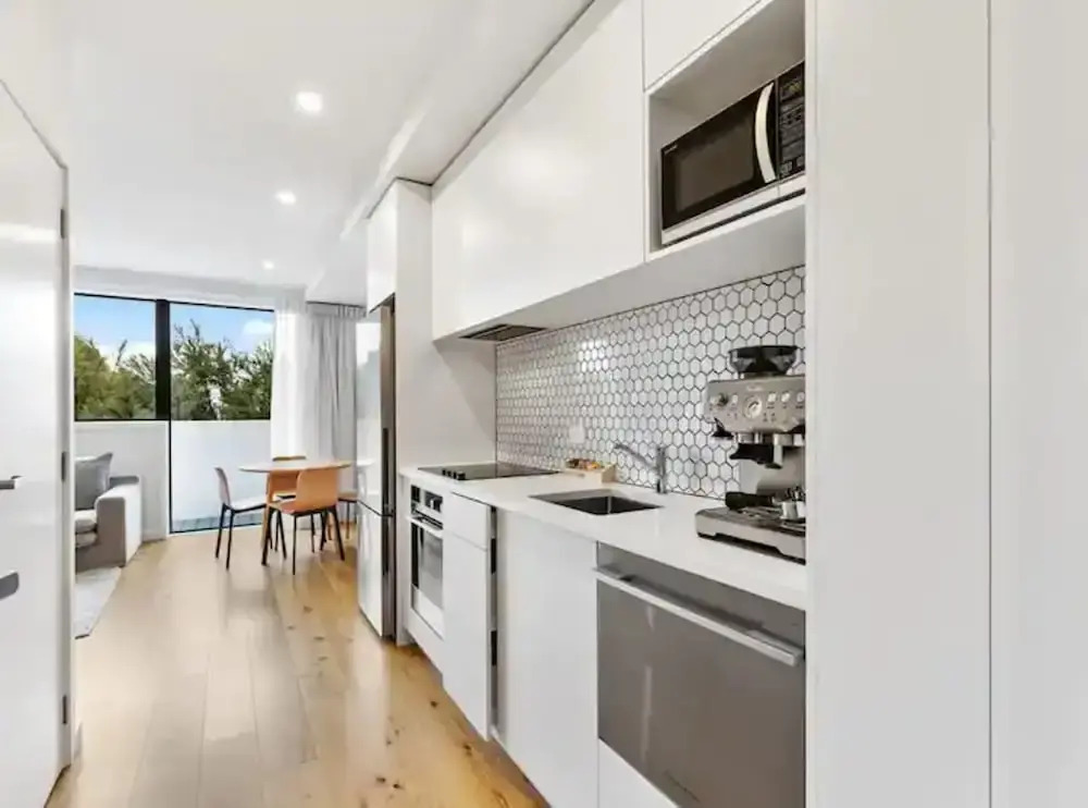 Convenient Modern 2-Bedroom Unit With Free Parking