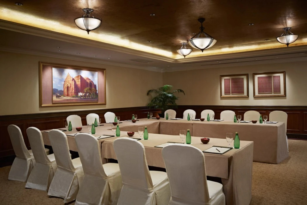 Sule Shangri-La, Yangon