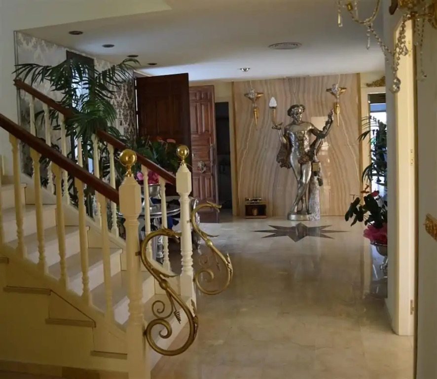 Unique Luxurious and Palacial Villa