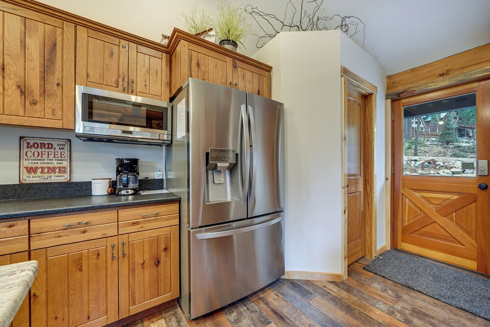 1 Mi to Cle Elum Lake! Family Cabin w/ Game Room