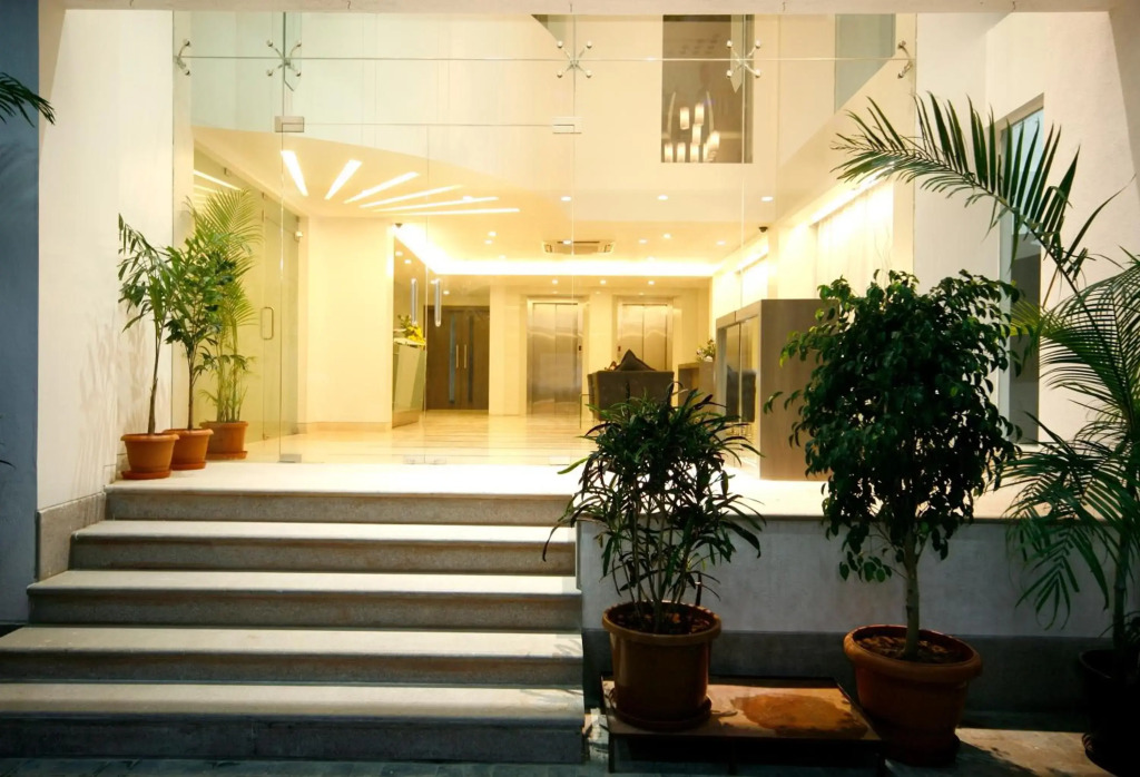 OYO Premium Deccan Apte Road
