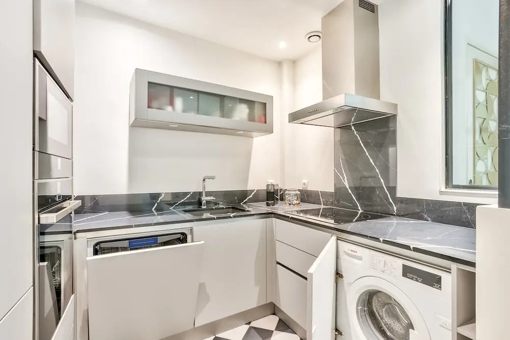 Apartment With Balcony Near Gare Montparnasse