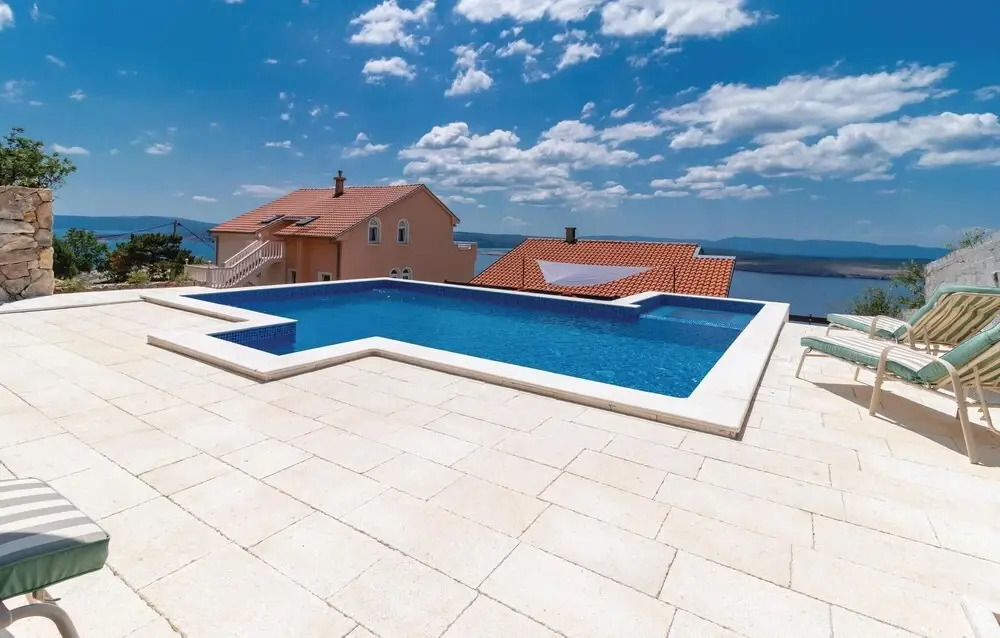 Amazing Home in Dramalj With Wifi, 2 Bedrooms and Outdoor Swimming Pool