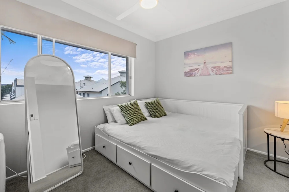Quaint Townhouse in Bustling Locale