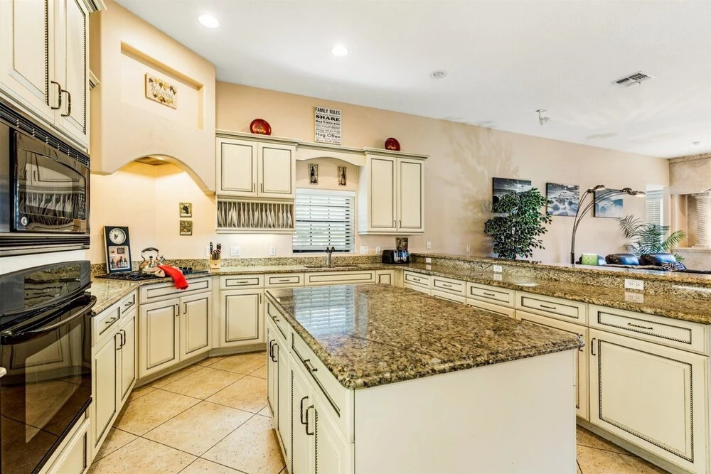 Stunning Large 7 bed Home With Private Pool, Spa, Balcony, Cinema Room, Fitness Suite and Able to see the Disney Fireworks - 467