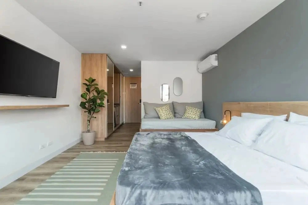 Go Living Suites - 908