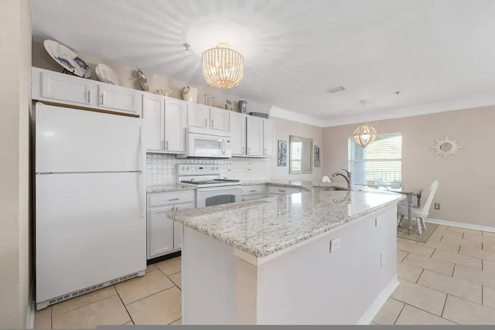 Seaside Haven Stylish Condo 3 Pools New Rental