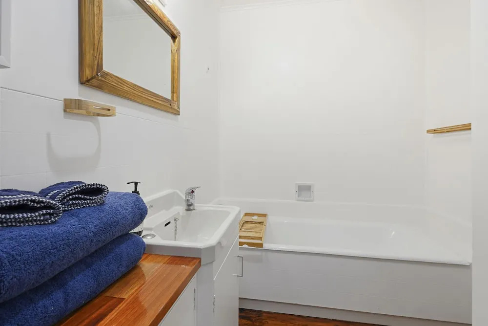 Lakeview Escape with spa - sauna - patio