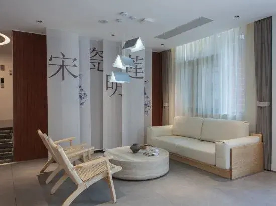 Lotus Pond Retreat Designer Hotel (People's Square Taoyangli)