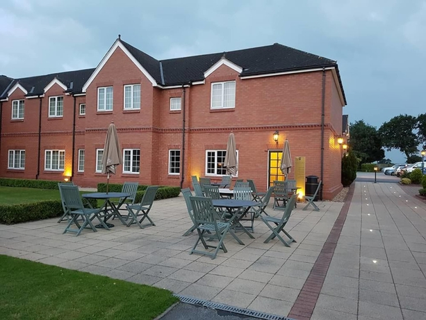Hunters Lodge Hotel