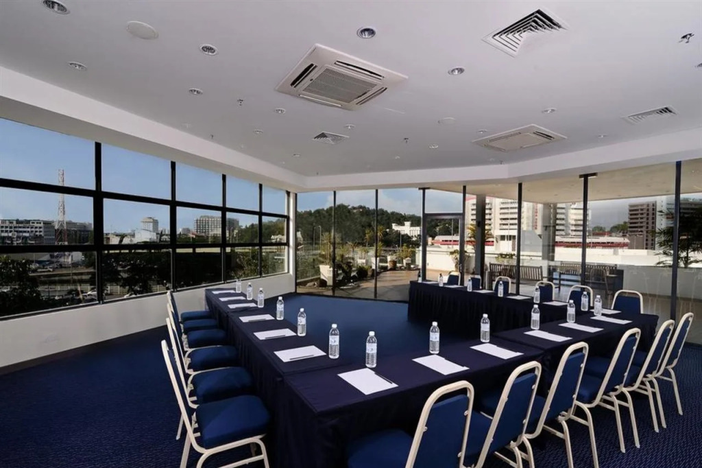 Oceania Hotel