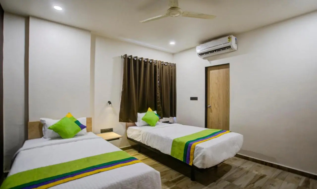 Treebo Grand Lotus - 3 km from Textile Market