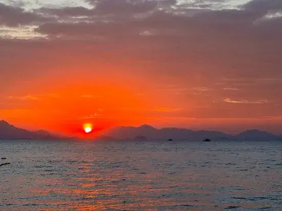 Fire Red Seaview Hotel (Xunliao Bay. Financial Street Sea World Branch)