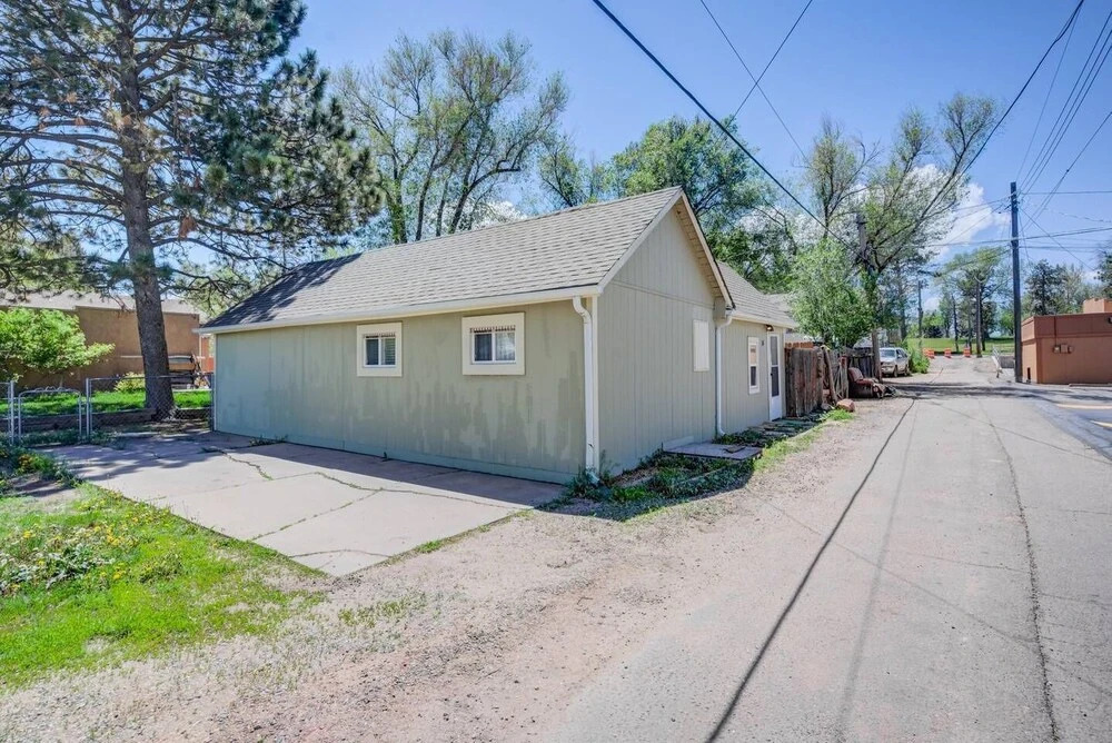 2 Bedroom near Parks, A Lake, Downtown
