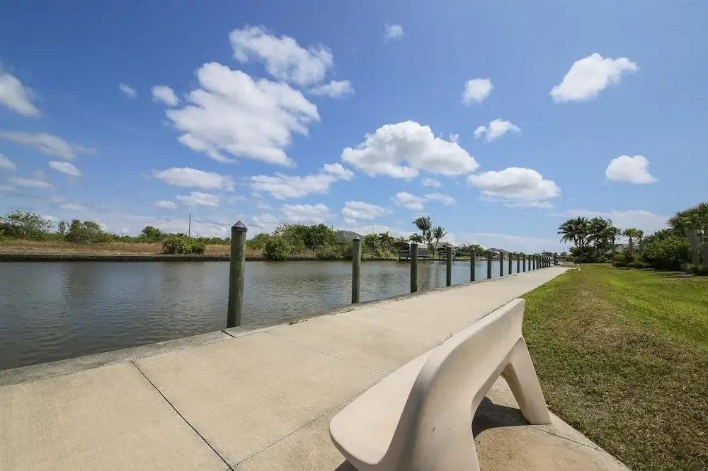 South Gulf Cove Private Vacation Home With Pool And Hot Tub - Only 15 Minutes To Swfl Beaches! 4 Bedroom Home