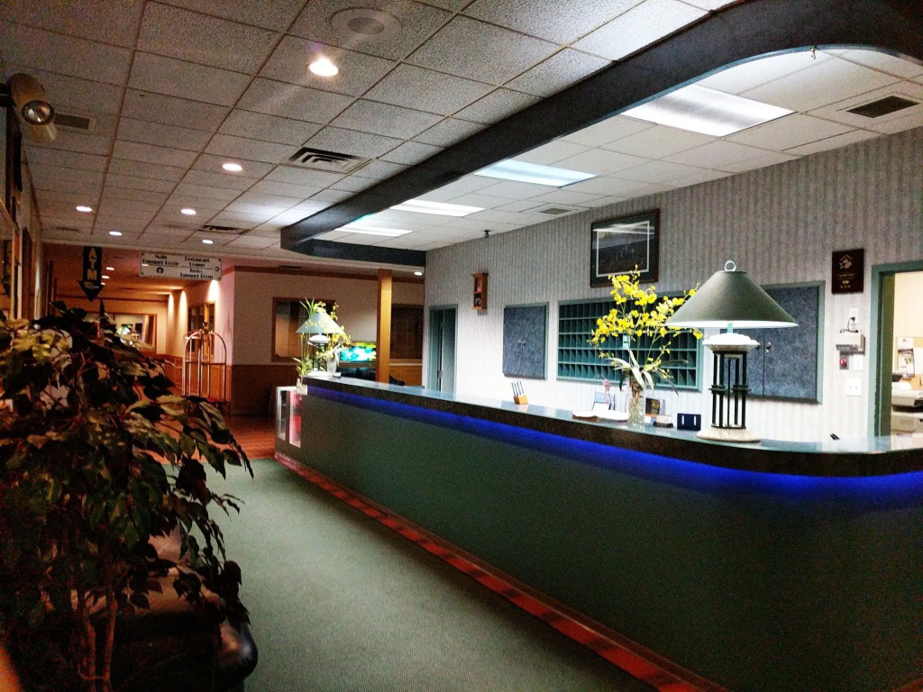 Crestwood Hotel