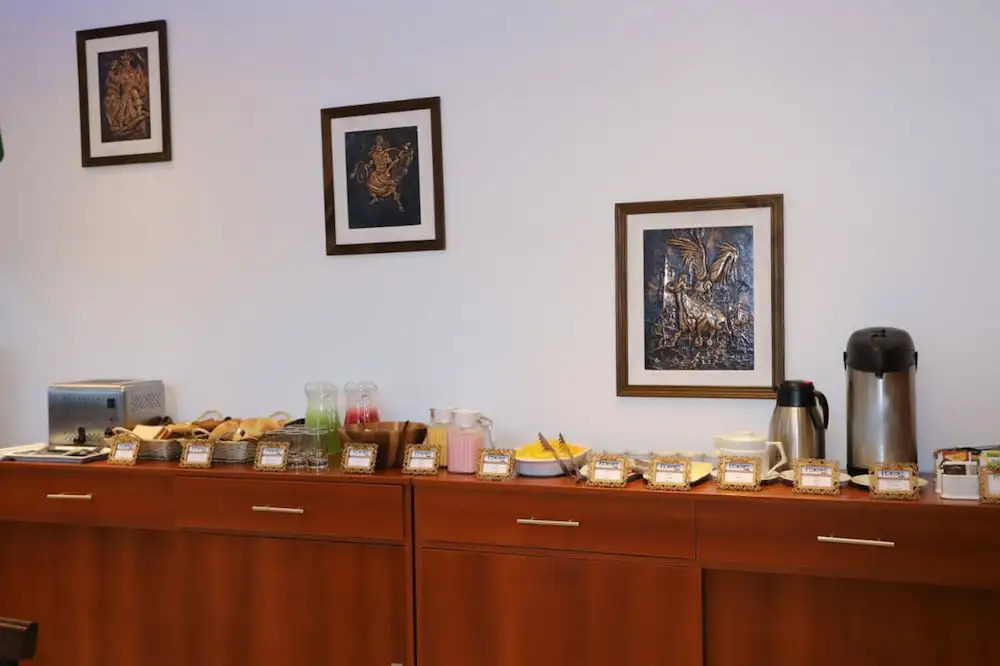 Capac Hotel II