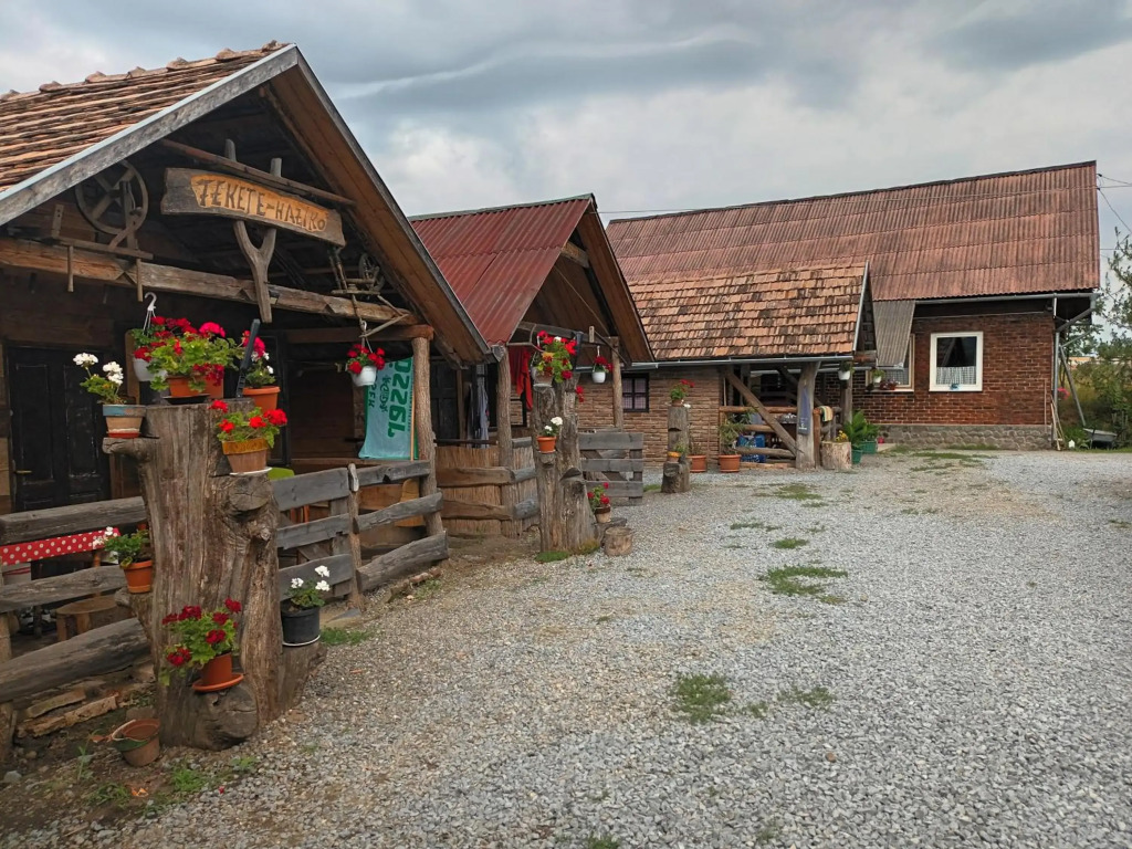 Casa Rustica Fehér Fekete Vendégházak