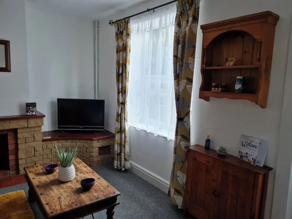 Charming Lincoln Cottage Family & Pet-friendly