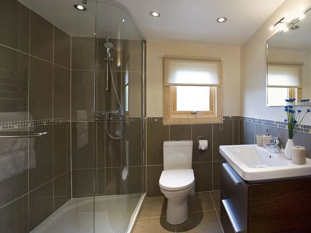 Cherbridge Lodges - Riverside lodges, short lets