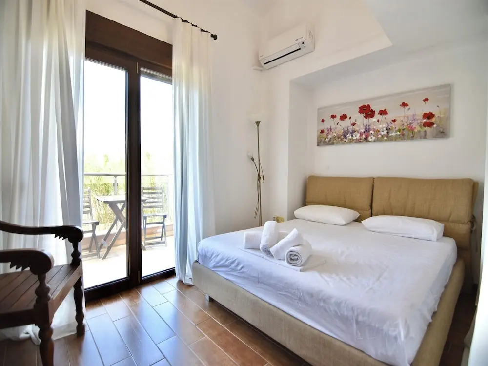 Stylish Maisonette With 3 Bedrooms in Vourvourou, Greece