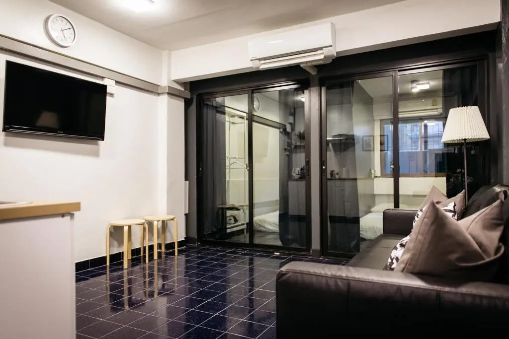 T2 2 Bedrooms 6 guests Full kitchen 1 min to BTS