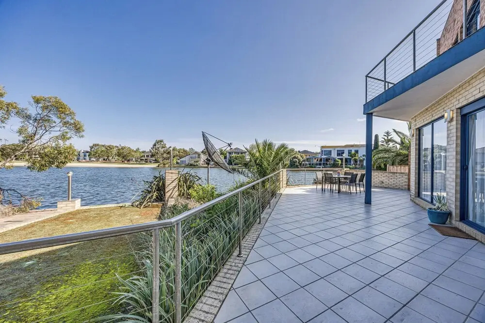 StayAU 6BR Deluxe Lakeview Point Cook
