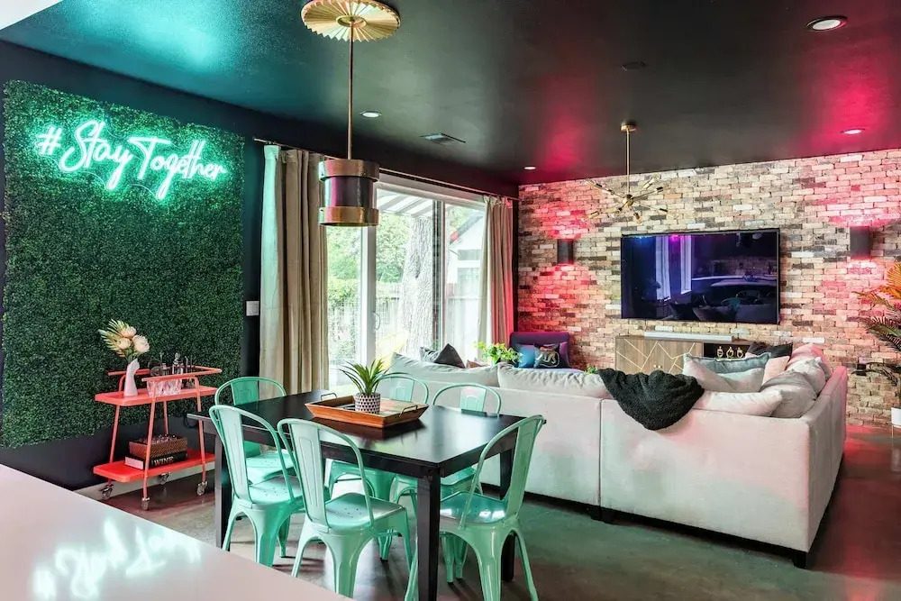 Upstay: Luxe Pool Retreat7 Min to Rainey St