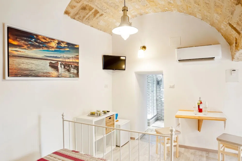 GuestHost - San Nicola Clemente Private Room