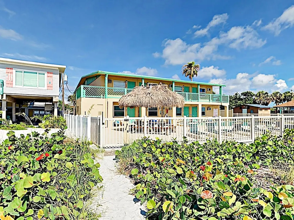 2700 Gulf Blvd 5E Condo 1 Bedroom 1 Bathroom Condo