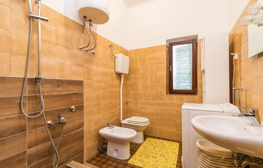 Nice Apartment in Pula with Hot Tub & 2 Bedrooms