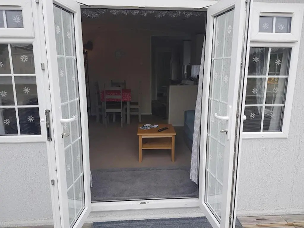 Lovely 2-bed Chalet at Robinhood Retreat Free Park