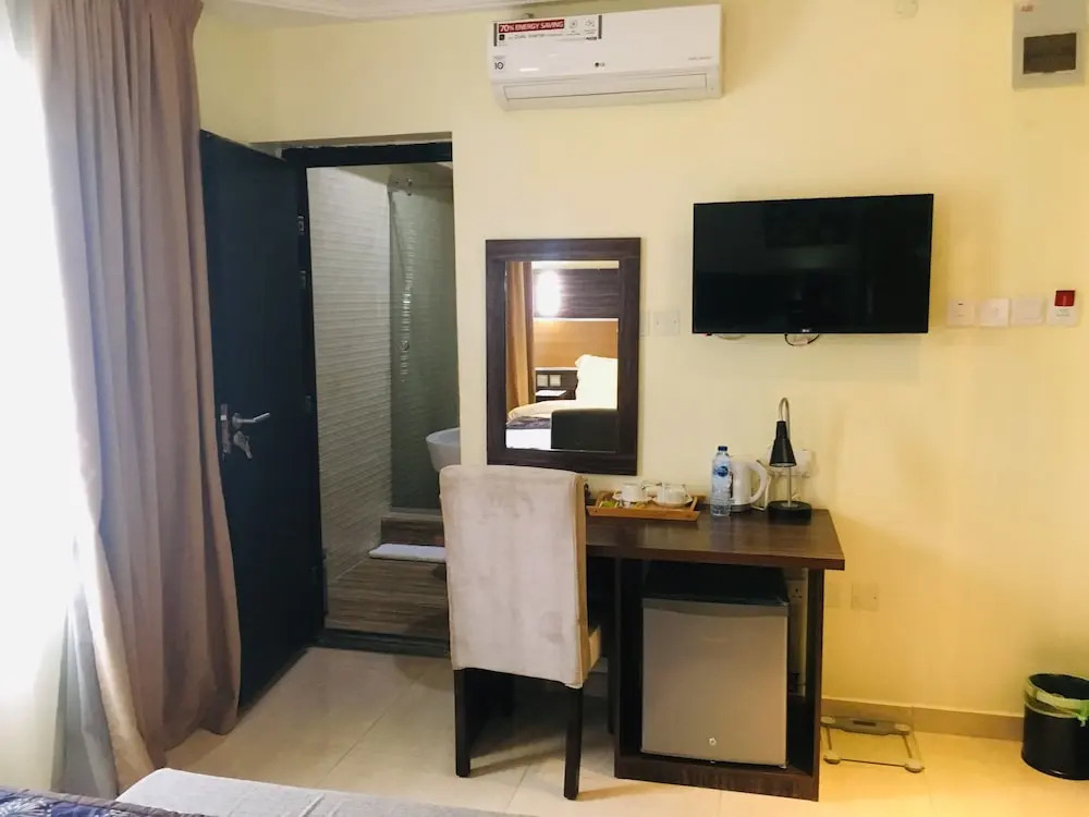 StoneSide Hotel And Apartments