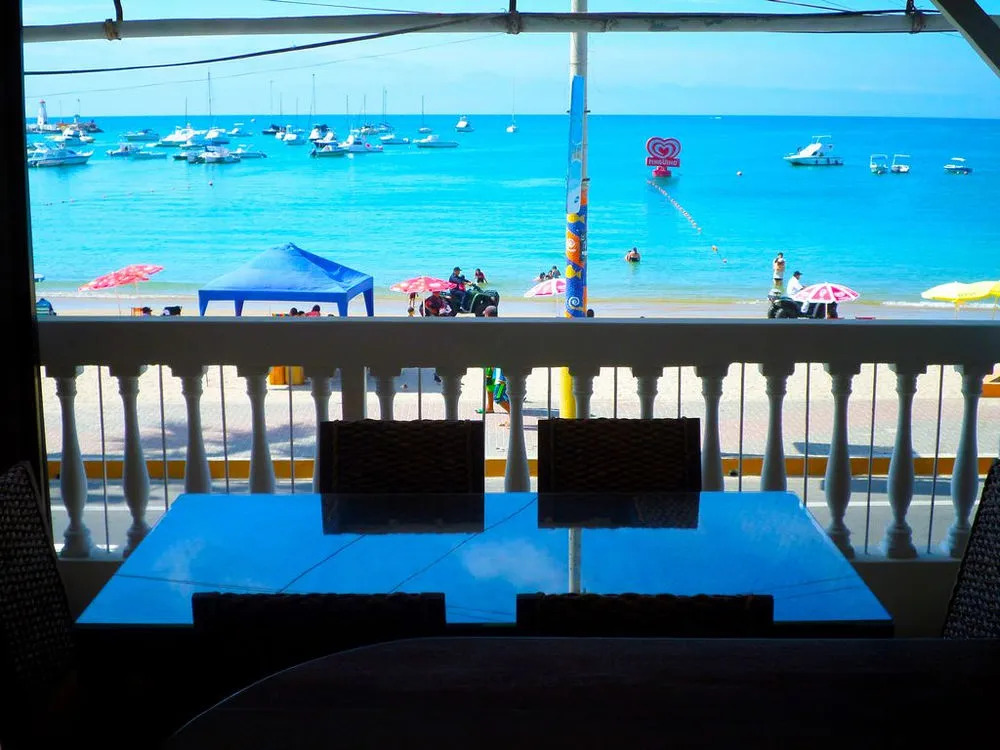 Chescos Hotel