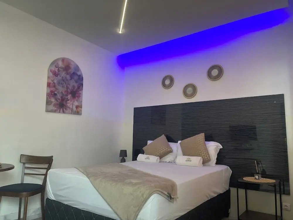 4040 Accomodation