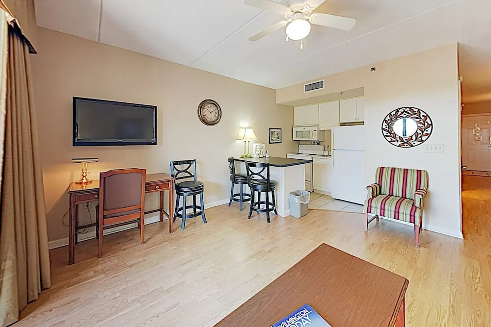 New Listing! Lovely River-view W/ Balcony 1 Bedroom Condo