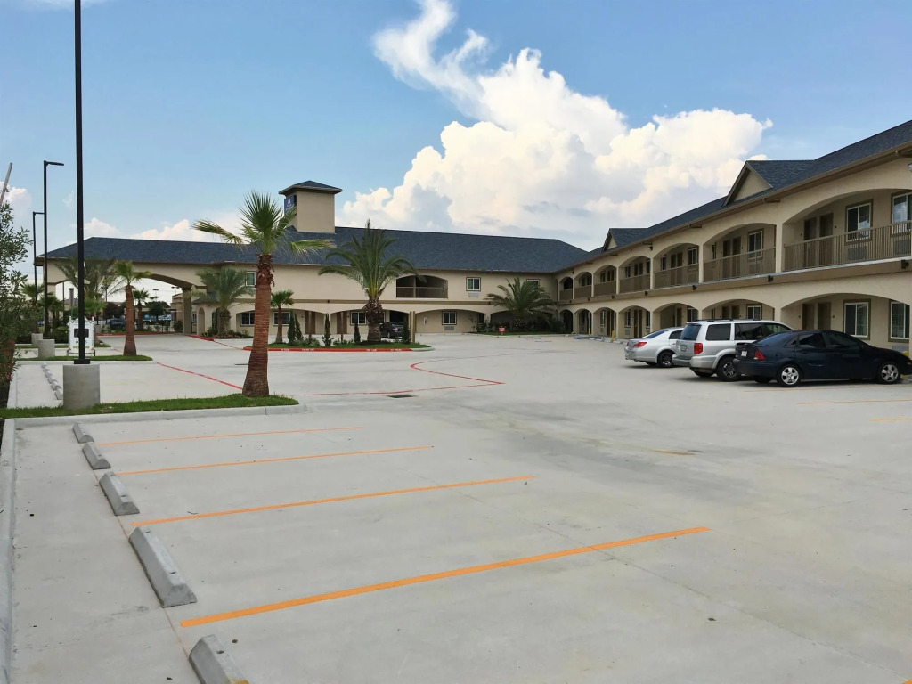 Regency Inn & Suites- NW Houston